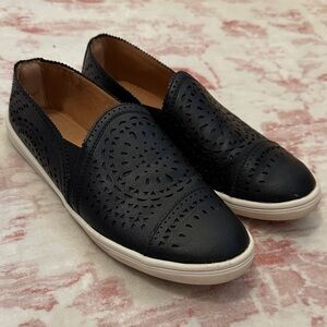 Kaari Blue Peggy Slip On Shoes in Navy Blue and White Women’s Size 8.5